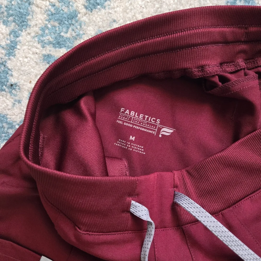 Fabletics Set Wine Color Scrubs Medium - Picture 6 of 7